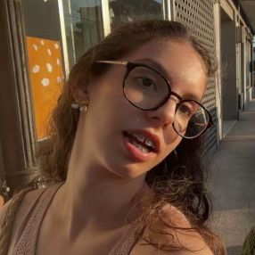 Claudia, Niñera o canguro en Porriño