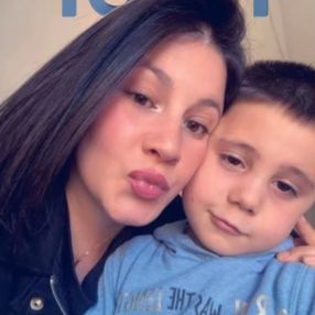 Jeni, Familia en Ares
