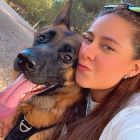 Alejandra, Niñera o canguro en Pedrezuela