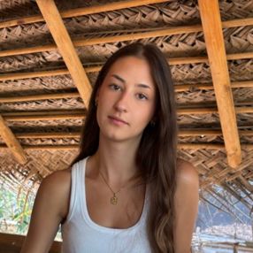 Nora, Babysitter in Sant Gregori
