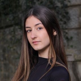 Nora, Niñera o canguro en Sant Gregori