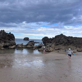 Alicia, Familia en Llanes
