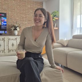 Esmeralda, Niñera o canguro en Godelleta