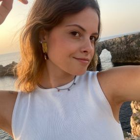 Cora, Niñera o canguro en Manlleu
