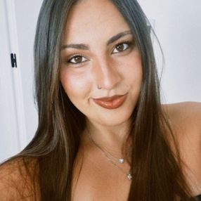 Bárbara, Babysitter in O Porriño