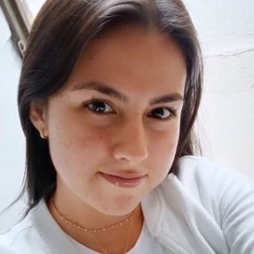Nicol Dayana, Familia en Manises
