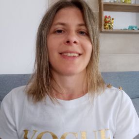 Laura, Babysitter in lominchar