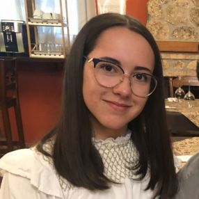 Paula, Niñera o canguro en Peal de Becerro