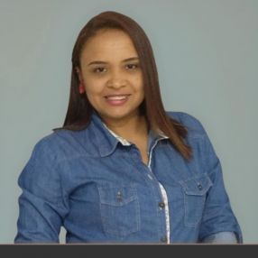 Alejandra, Niñera o canguro en El Casar de Escalona