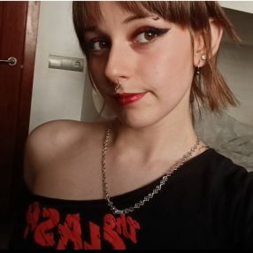 Ariana, Niñera o canguro en Las Salinas