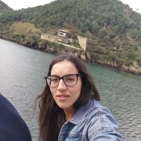 Naima, Niñera o canguro en Egüés