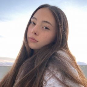 Daniela, Niñera o canguro en Los Hueros