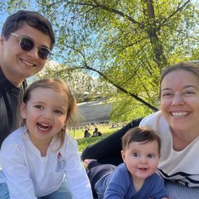 Esther, Familia en Madrid