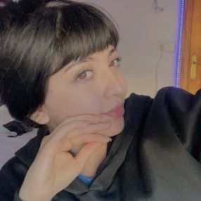 Valee, Niñera o canguro en Teulada