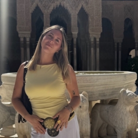 Amparo, Niñera o canguro en Aldaya