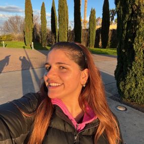 Juli, Babysitter in Ajalvir