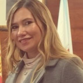 Claudia, Babysitter in Sigüeiro