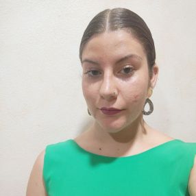 Valeria, Niñera o canguro en La Gangosa