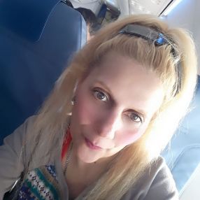 C., Niñera o canguro en Noia