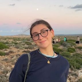 Maria Bel, Babysitter in Algaida