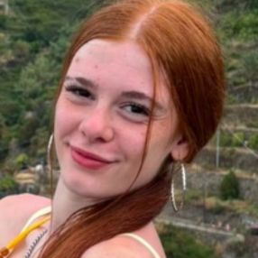 Daira, Niñera o canguro en San Martín del Rey Aurelio
