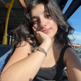 Aroa, Niñera o canguro en Astillero