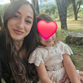 Virginia, Niñera o canguro en Arroyomolinos