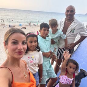 Elvira, Familia en Benidorm