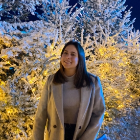 Laia, Niñera o canguro en El Far d'Empordà