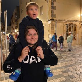 Atenea, Babysitter in Bellaterra