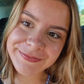 Belén, Niñera o canguro en Fuentespina