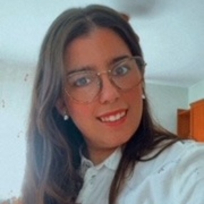 Coral, Babysitter in Melilla