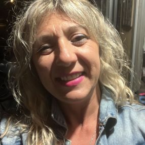 Julie, Babysitter in Vic