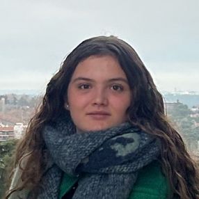 Núria, Babysitter in Montuïri