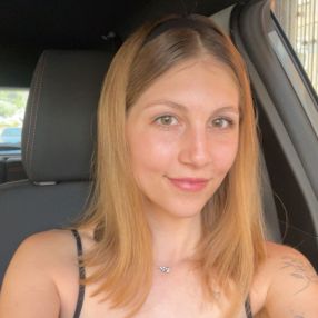 Samara, Niñera o canguro en Burjasot