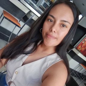 Kenia dianellys, Niñera o canguro en Haro