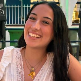 Alexia, Niñera o canguro en Quijorna