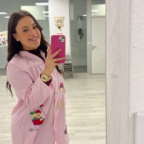 Adriana, Niñera o canguro en Abanto y Ciérvana