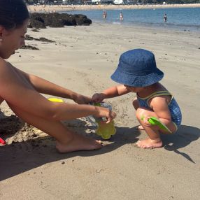 Anahi, Familia en Santiago