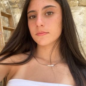 Adriana, Niñera o canguro en Ejea de los Caballeros
