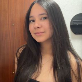 Antonella, Niñera o canguro en Cobeña