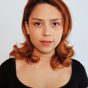 Carolina, Niñera o canguro en Burjasot