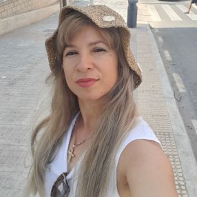 Maynelis, Niñera o canguro en Villarrobledo