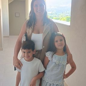 Gloria, Familia en Sevilla