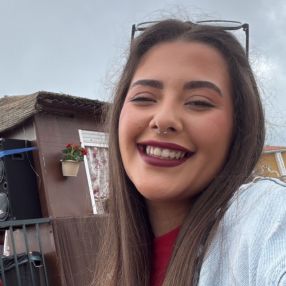 Delia, Niñera o canguro en Los Barrios
