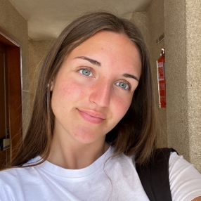 Claudia, Niñera o canguro en Campello