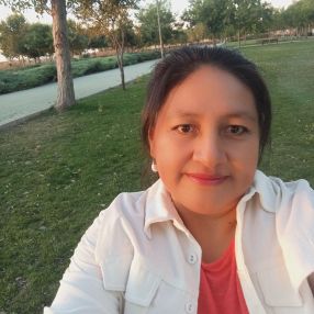 Gloria, Babysitter in Seseña