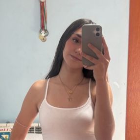 Adriana, Babysitter in El Álamo