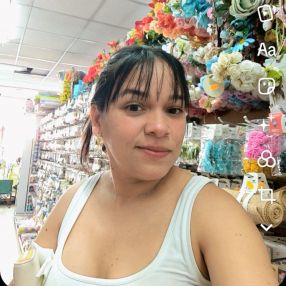 Yenesis, Babysitter in Cee