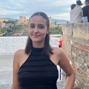 Alba, Niñera o canguro en Altafulla